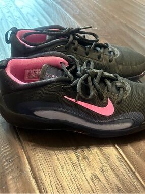 Nike Kids Black Basketball Cleats 5.5Y